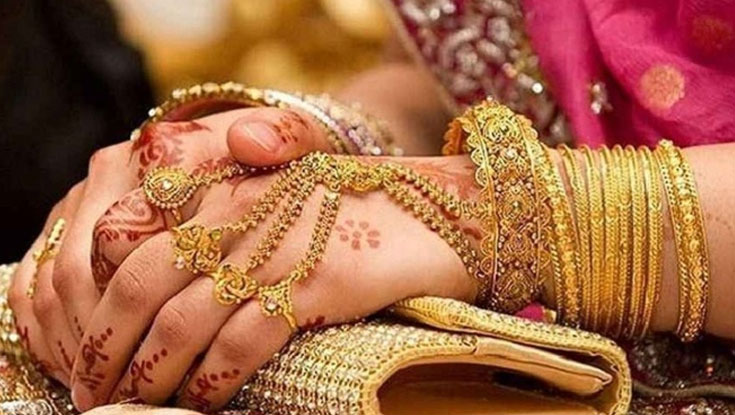 দেশের বাজারে কমলো স্বর্ণের দাম
