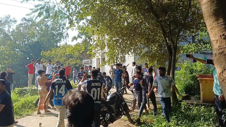 কুবিতে সিনিয়র-জুনিয়র দ্বন্দ্বে পাল্টাপাল্টি ধাওয়া, আহত ১২ 