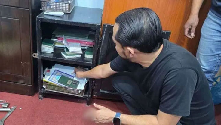 মালয়েশিয়ায় অফিস থেকে ২০ বাংলাদেশি পাসপোর্ট উদ্ধার
