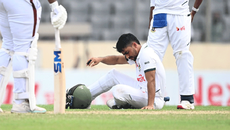 মাথায় আঘাত পেয়ে ছিটকে গেলেন মুমিনুল, বদলি জাকের