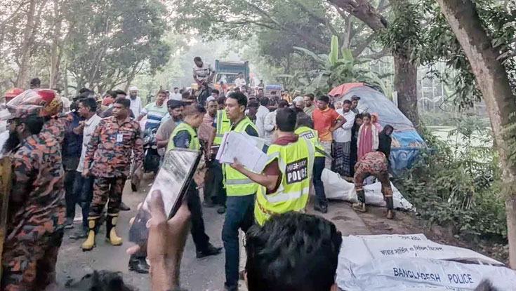 নাটোরে ভয়াবহ সড়ক দুর্ঘটনায় নিহত ১৪, আহত ৩০