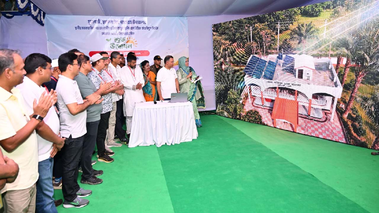 ফেনীতে সৌরবিদ্যুৎ ব্যবস্থার উদ্বোধন করলেন প্রধানমন্ত্রী