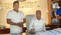 তালা ভেঙে কার্যালয়ে চুয়েটের নতুন উপাচার্য তালা ভেঙে কার্যালয়ে চুয়েটের নতুন উপাচার্য