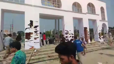 এশিয়া আন্তর্জাতিক বাণিজ্য মেলার গেট ভাঙচুর এশিয়া আন্তর্জাতিক বাণিজ্য মেলার গেট ভাঙচুর