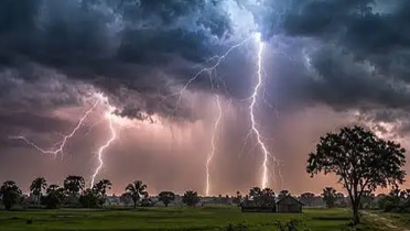 বজ্রপাতে একসঙ্গে ৬ তরুণের মৃত্যু বজ্রপাতে একসঙ্গে ৬ তরুণের মৃত্যু