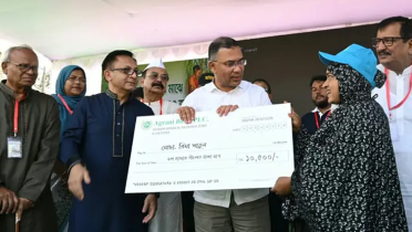 প্রধানমন্ত্রীর এক ক্লিকে আখচাষিরা পেল ১২ কোটি টাকা প্রধানমন্ত্রীর এক ক্লিকে আখচাষিরা পেল ১২ কোটি টাকা