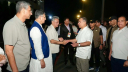 চট্টগ্রাম বিমানবন্দরে প্রধানমন্ত্রীকে স্বাগত জানালো উৎসুক জনতা চট্টগ্রাম বিমানবন্দরে প্রধানমন্ত্রীকে স্বাগত জানালো উৎসুক জনতা