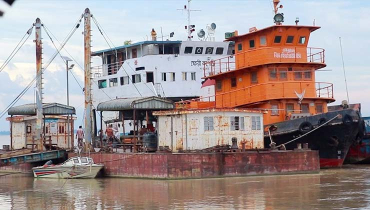 বারবার বন্ধ হয় নাজিরগঞ্জ-ধাওয়াপাড়া ফেরি, দুর্ভোগে যাত্রীরা বারবার বন্ধ হয় নাজিরগঞ্জ-ধাওয়াপাড়া ফেরি, দুর্ভোগে যাত্রীরা