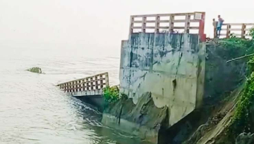 পদ্মার ভাঙনে বিলীন ৮ কোটি টাকার সেতু