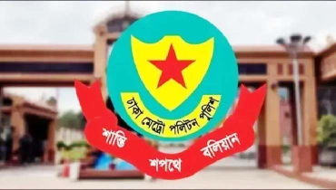 অতিরিক্ত ডিআইজির বাড়িতে ডিবির অভিযান, মদসহ আটক ৮৫ অতিরিক্ত ডিআইজির বাড়িতে ডিবির অভিযান, মদসহ আটক ৮৫
