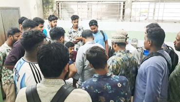 কুপিয়ে বাংলালিংক কর্মীর লাখ টাকা ছিনতাই কুপিয়ে বাংলালিংক কর্মীর লাখ টাকা ছিনতাই