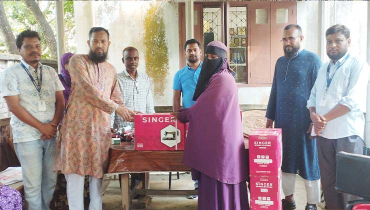 কুড়িগ্রামে প্রতিবন্ধী নারীদের মধ্যে সেলাই মেশিন বিতরণ কুড়িগ্রামে প্রতিবন্ধী নারীদের মধ্যে সেলাই মেশিন বিতরণ
