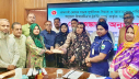 সড়ক দুর্ঘটনায় ক্ষতিগ্রস্ত পরিবারের মধ্যে চেক বিতরণ সড়ক দুর্ঘটনায় ক্ষতিগ্রস্ত পরিবারের মধ্যে চেক বিতরণ