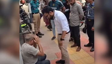 ফুটপাতে মারধরের ঘটনায় আটক যুবকের ১৫ দিনের জেল ফুটপাতে মারধরের ঘটনায় আটক যুবকের ১৫ দিনের জেল