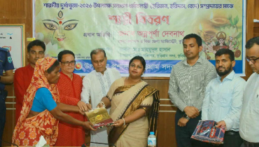 সনাতন ধর্মাবলম্বীদের মাঝে শাড়ি বিতরণ সনাতন ধর্মাবলম্বীদের মাঝে শাড়ি বিতরণ