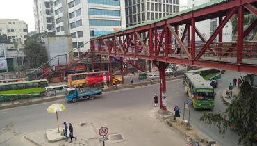  সাতসকালে রাজধানীর সড়কে ঝরল দুই প্রাণ 