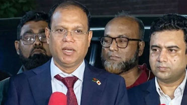 সফরসঙ্গীদের সঙ্গেই ফিরলেন প্রধানমন্ত্রী সফরসঙ্গীদের সঙ্গেই ফিরলেন প্রধানমন্ত্রী