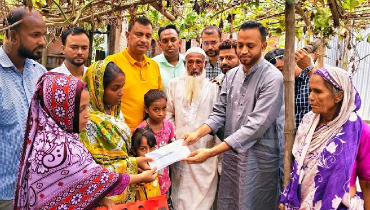 এতিম পাঁচ কন্যার পাশে প্রধানমন্ত্রী এতিম পাঁচ কন্যার পাশে প্রধানমন্ত্রী