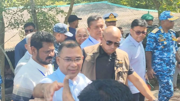 খুলনায় উৎসবের আমেজ, মোংলার পথে প্রধানমন্ত্রী