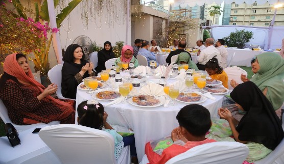 জিয়াউর রহমান ফাউন্ডেশন আয়োজিত রাজধানীর সুবিধা বঞ্চিত নারী ও শিশুদের নিয়ে ইফতার মাহফিলে ডা. জুবাইদা রহমান। ছবি: আপন দেশ